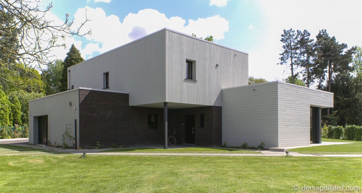 Maison individuelle bois en Croix : facade entr�e