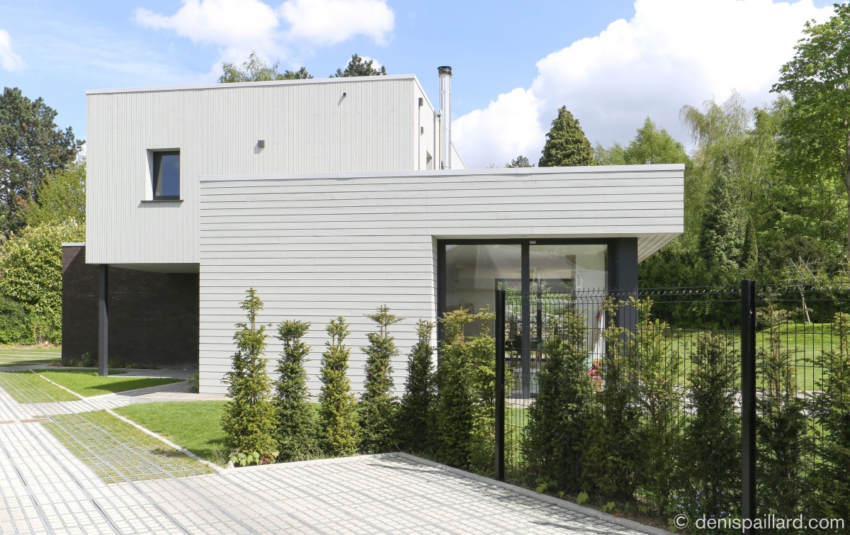 Maison individuelle bois en Croix : facade entr�e