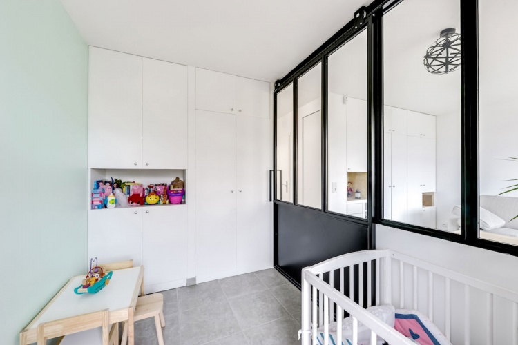 Amnagement dun appartement en VEFA : chambre-enfant-dressing-verriere-sur-mesure-kaizo-studio-appartement-vefa-velizy-web