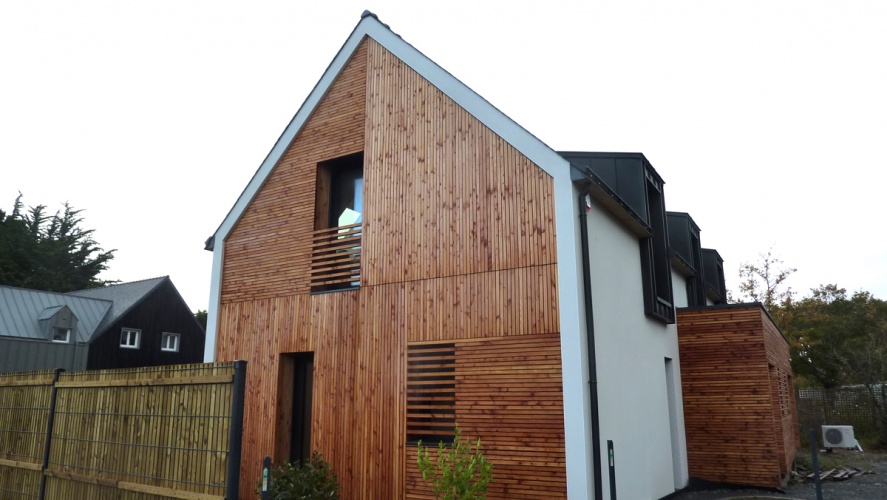 CONSTRUCTION D�UNE MAISON DE VACANCES : pignon sud