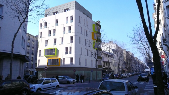 Construction d'un immeuble de 13  logements et deux locaux commerciaux