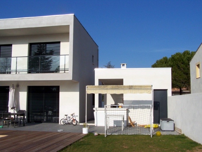 Maison contemporaine � Juvignac : Pool House