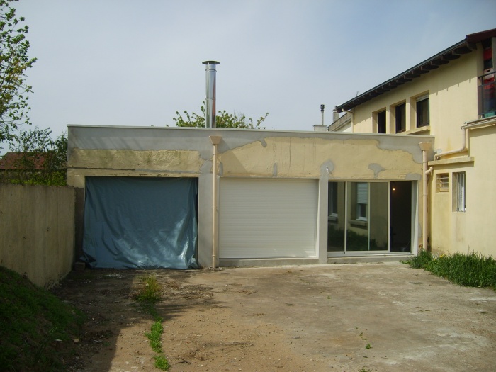 R�novation d'une maison et am�nagement de son extension ( projet en cours ) : Fa�ade sur cour : apr�s