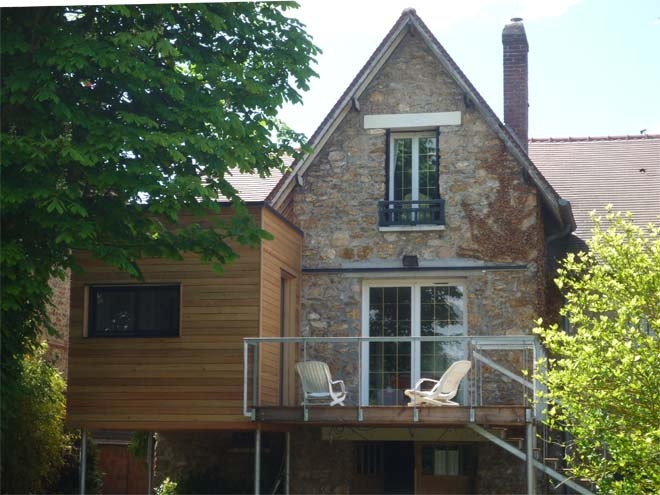 Extension en bois d'une meulire et terrasse