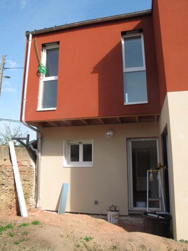 MAISONS  presque JUMELLES : fa�ade sur terrasse