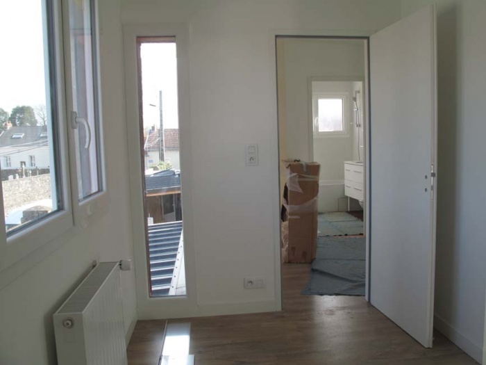 MAISONS  presque JUMELLES : vue int�rieure chambre �tage