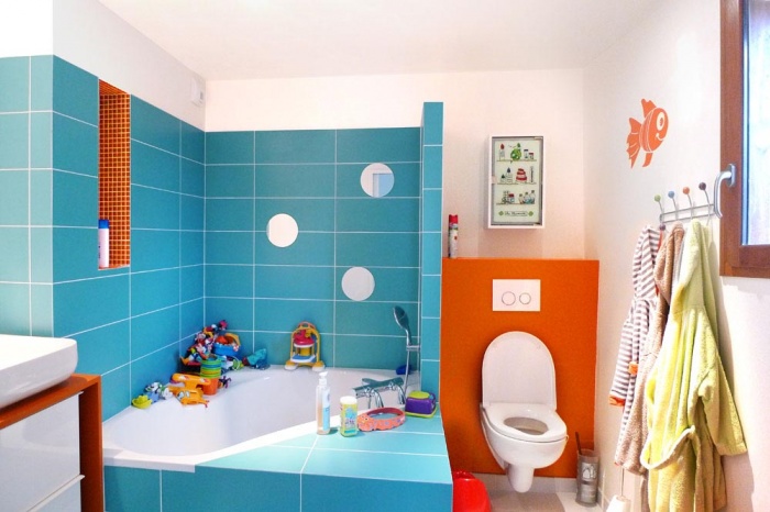 Maison sur le Pont (94) : La salle de bain des enfants