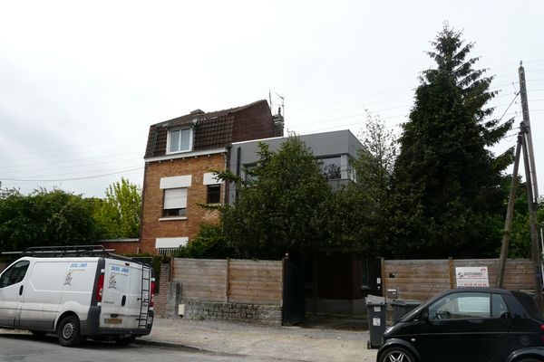 Sur�l�vation d'une maison individuelle � Lambersart