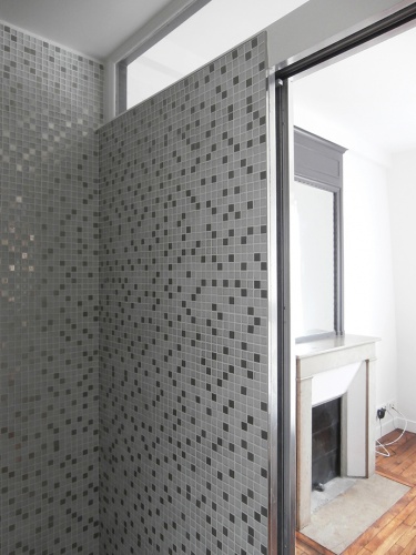Rénovation d'un appartement de 38m²_Paris 14ème : détail mosaïque salle d'eau