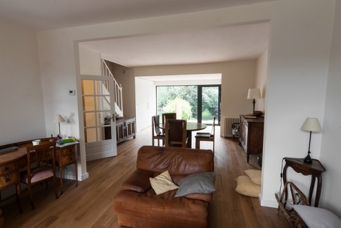 FEN�TRE SUR JARDIN, R�habilitation et extension d'une maison de ville, am�nagement d'une terrasse et des espaces ext�rieurs � Marcq en Baroeul : DIENTRE_fenetre_sur_jardin_salon012-494x330