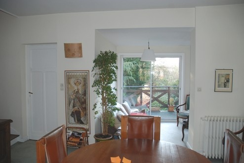 FEN�TRE SUR JARDIN, R�habilitation et extension d'une maison de ville, am�nagement d'une terrasse et des espaces ext�rieurs � Marcq en Baroeul : DIENTRE_fenetre_sur_jardin_existant_salon-494x330