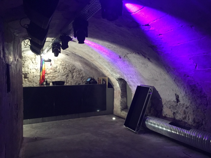 SLY04 - REAMENAGEMENT BAR - OUVERTURE NIVEAU SOUS SOL : nouvel espace club dans cave voutée