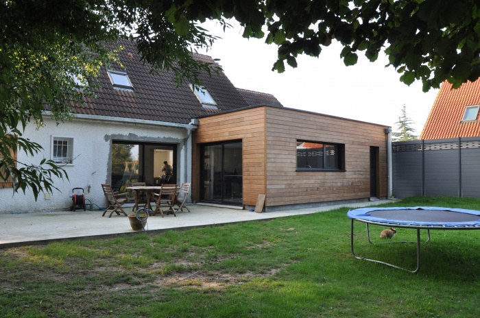 Extension bois d'une maison � Aubers : Extension vue du jardin