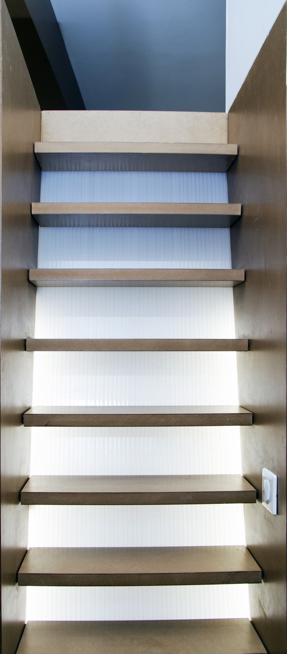 R�habilitation d'un appartement dans le centre historique d'Aix en Provence : D�tail escalier r�tro �clair�